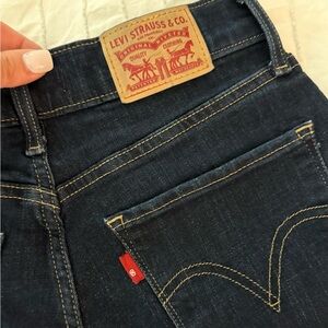 Levi's Women's Mid Rise Classic Bootcut Dark Blue Flare Jeans Full Length Sz 26